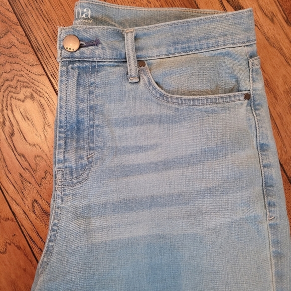 A.N.A. High Rise Wide Leg Cropped Raw Hem Light Wash Denim Jeans - Women 10 - Picture 4 of 6